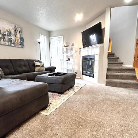 The Getaway Se Boise Condo Across The Street From Greenbelt, Bown Crossing And Boise River 3Bd 3Bath, 4 Beds! Lovely, Homey, Dining Table Seats 6 Extérieur photo