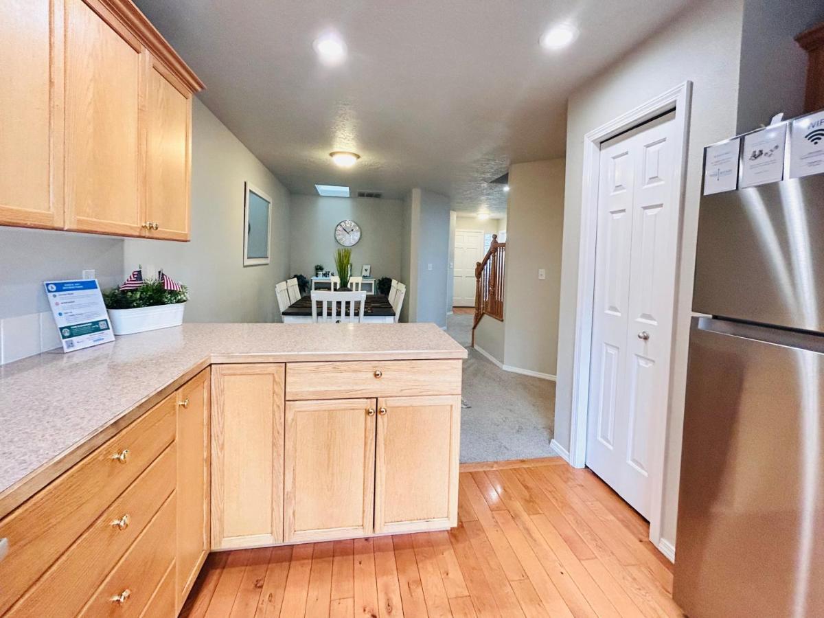 The Getaway Se Boise Condo Across The Street From Greenbelt, Bown Crossing And Boise River 3Bd 3Bath, 4 Beds! Lovely, Homey, Dining Table Seats 6 Extérieur photo