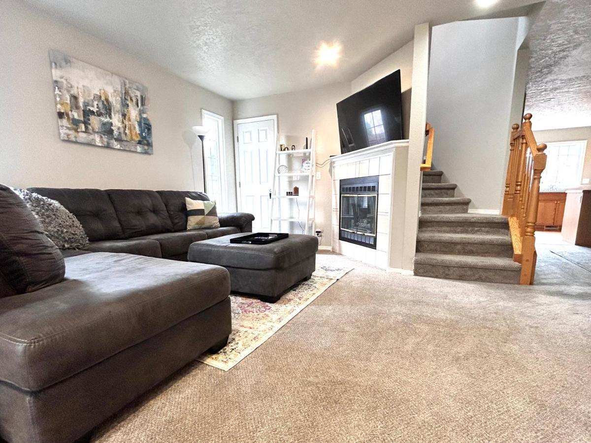 The Getaway Se Boise Condo Across The Street From Greenbelt, Bown Crossing And Boise River 3Bd 3Bath, 4 Beds! Lovely, Homey, Dining Table Seats 6 Extérieur photo