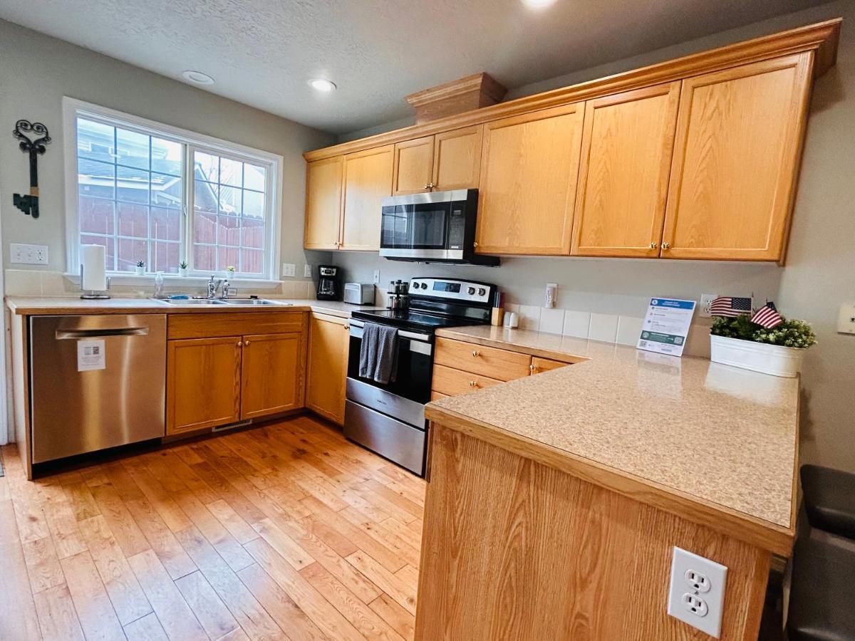 The Getaway Se Boise Condo Across The Street From Greenbelt, Bown Crossing And Boise River 3Bd 3Bath, 4 Beds! Lovely, Homey, Dining Table Seats 6 Extérieur photo