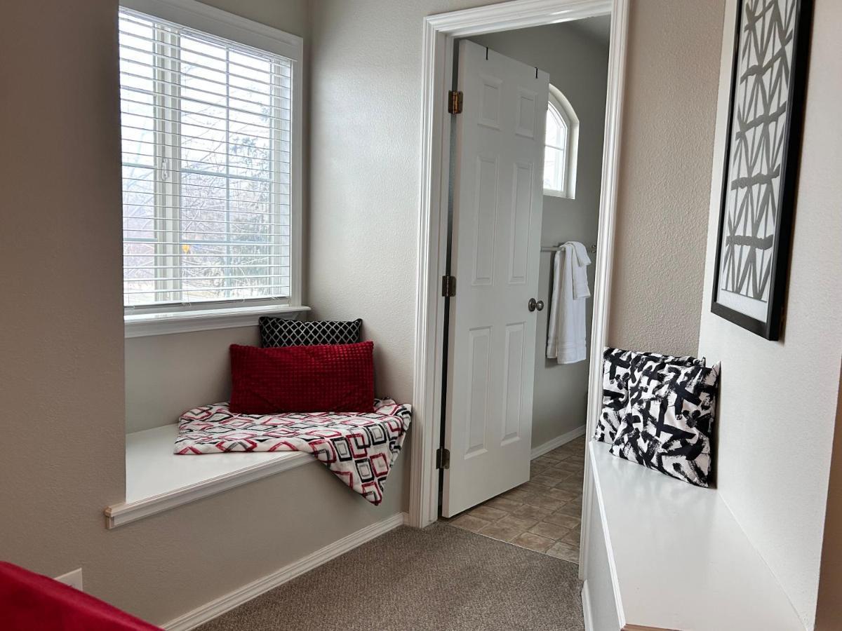 The Getaway Se Boise Condo Across The Street From Greenbelt, Bown Crossing And Boise River 3Bd 3Bath, 4 Beds! Lovely, Homey, Dining Table Seats 6 Extérieur photo