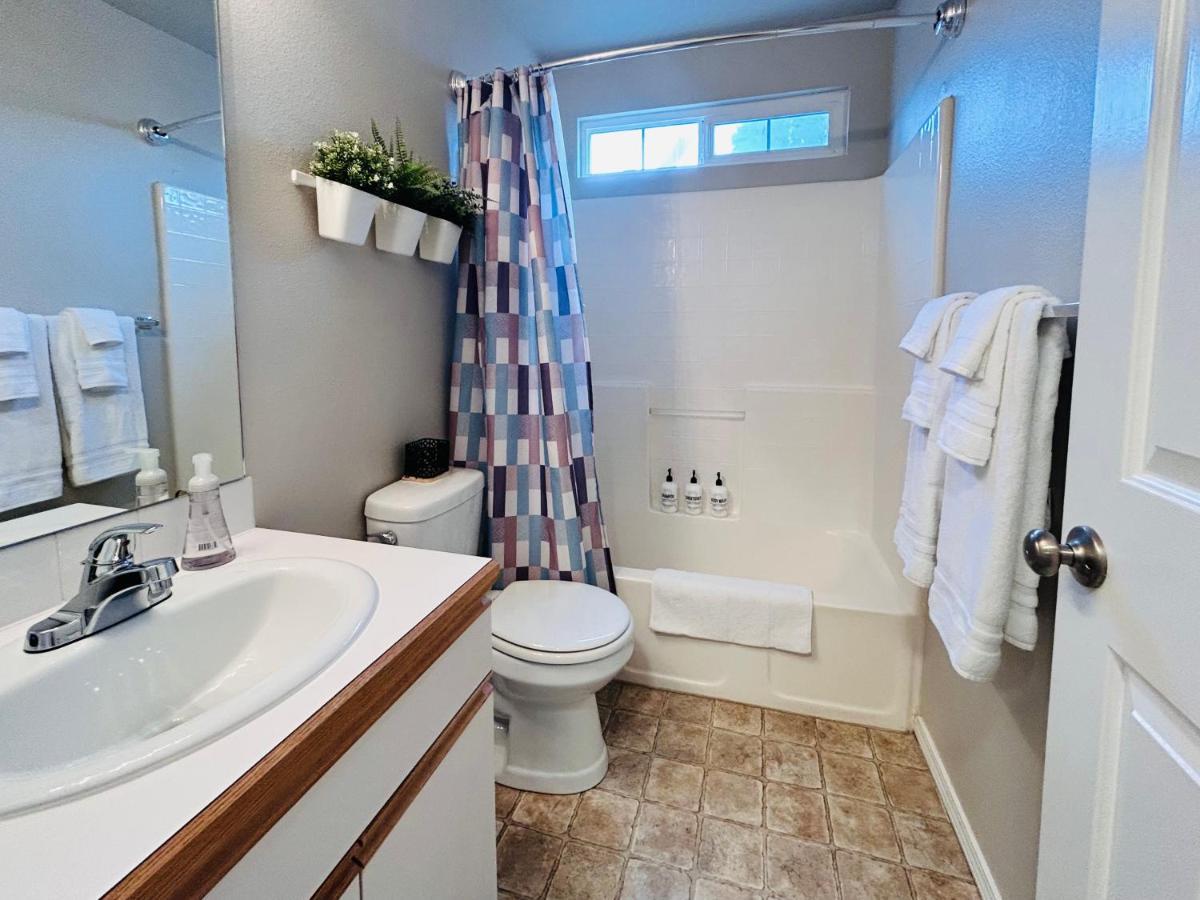 The Getaway Se Boise Condo Across The Street From Greenbelt, Bown Crossing And Boise River 3Bd 3Bath, 4 Beds! Lovely, Homey, Dining Table Seats 6 Extérieur photo