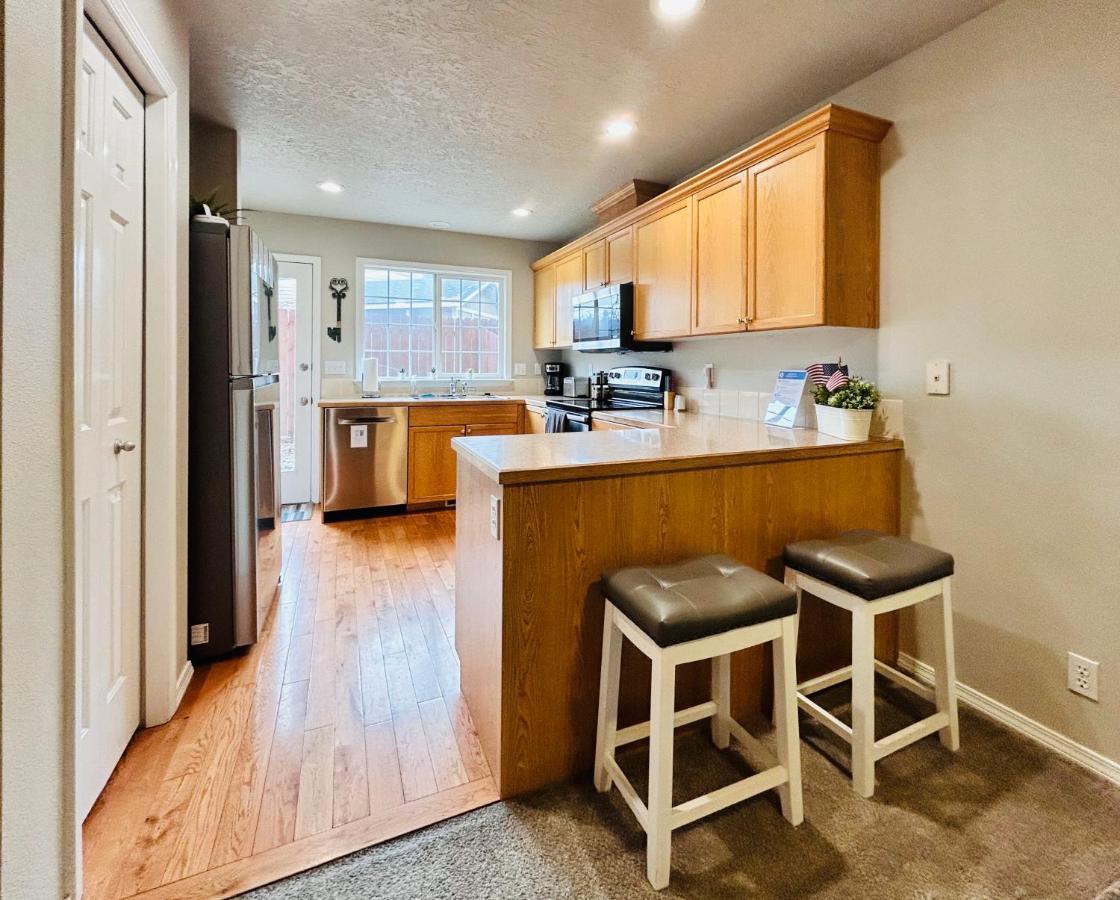 The Getaway Se Boise Condo Across The Street From Greenbelt, Bown Crossing And Boise River 3Bd 3Bath, 4 Beds! Lovely, Homey, Dining Table Seats 6 Extérieur photo