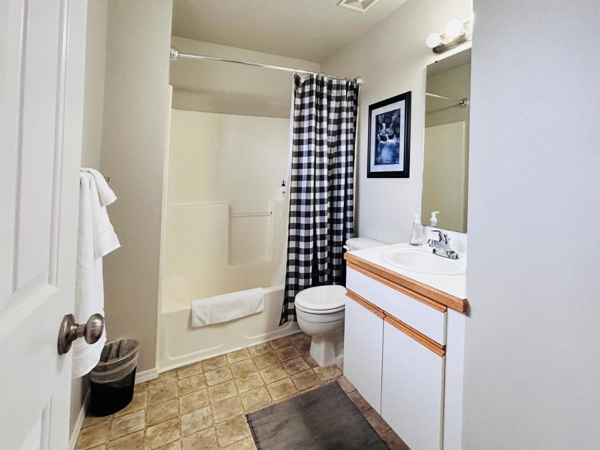 The Getaway Se Boise Condo Across The Street From Greenbelt, Bown Crossing And Boise River 3Bd 3Bath, 4 Beds! Lovely, Homey, Dining Table Seats 6 Extérieur photo